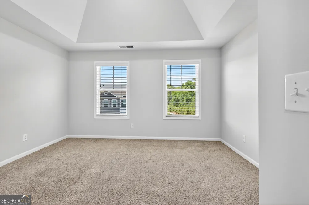 12 Silver LN Newnan, GA 30265