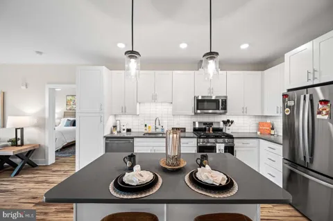 703 RICE BOULEVARD #103