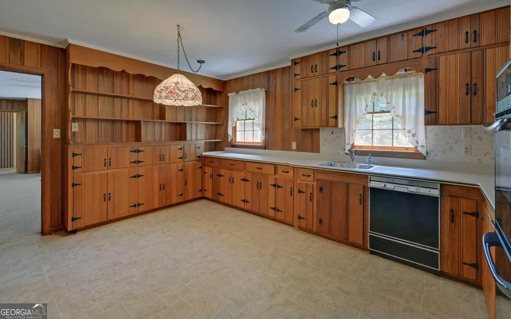 400 Harris ST Toccoa, GA 30577