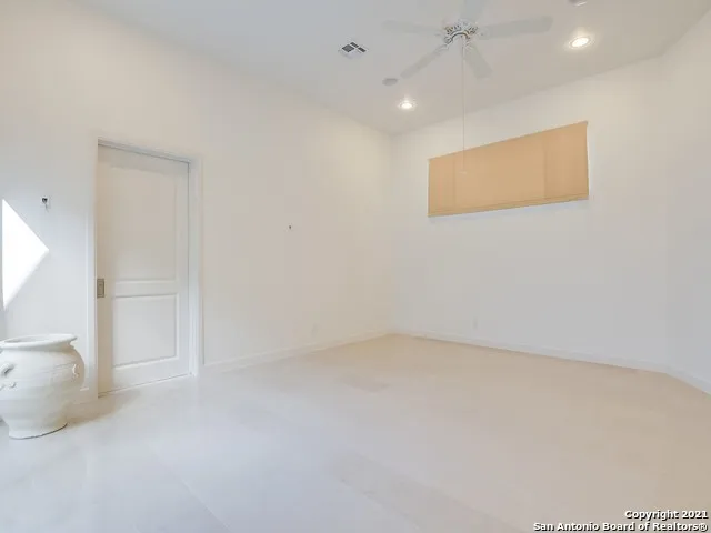 17 Aston Glen San Antonio, TX 78257