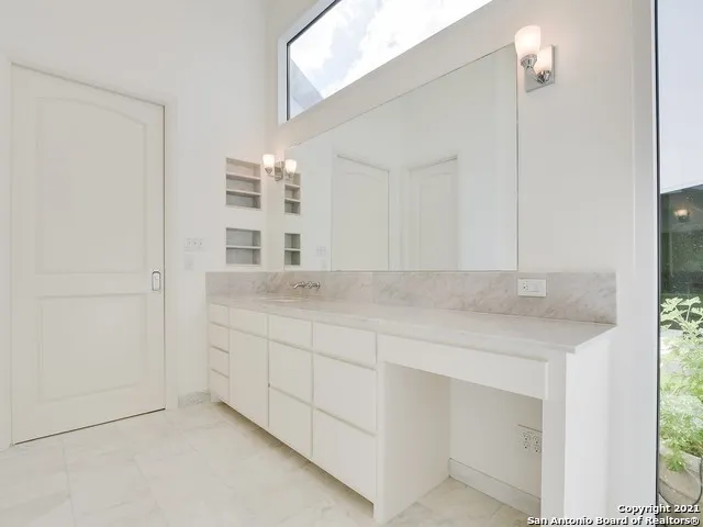 17 Aston Glen San Antonio, TX 78257