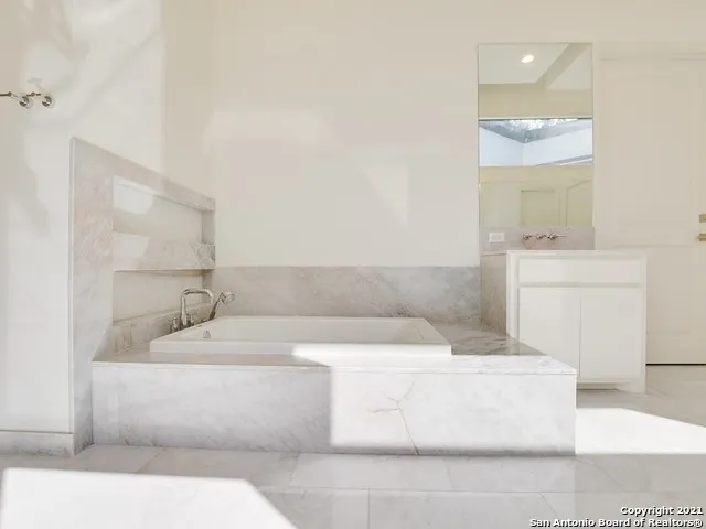 17 Aston Glen San Antonio, TX 78257