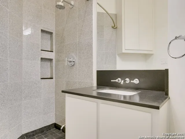17 Aston Glen San Antonio, TX 78257