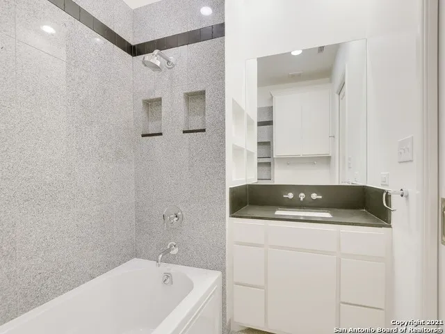 17 Aston Glen San Antonio, TX 78257