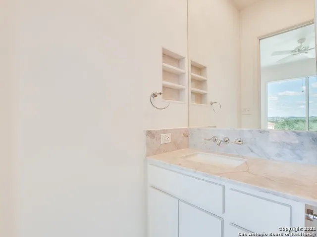 17 Aston Glen San Antonio, TX 78257