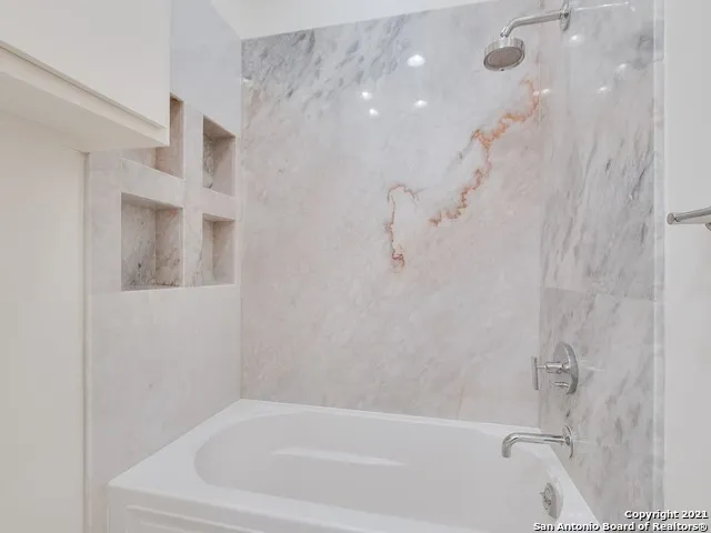 17 Aston Glen San Antonio, TX 78257