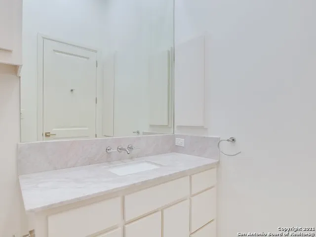 17 Aston Glen San Antonio, TX 78257