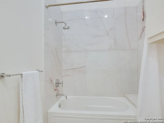 17 Aston Glen San Antonio, TX 78257