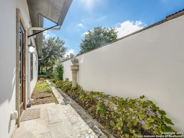 17 Aston Glen San Antonio, TX 78257