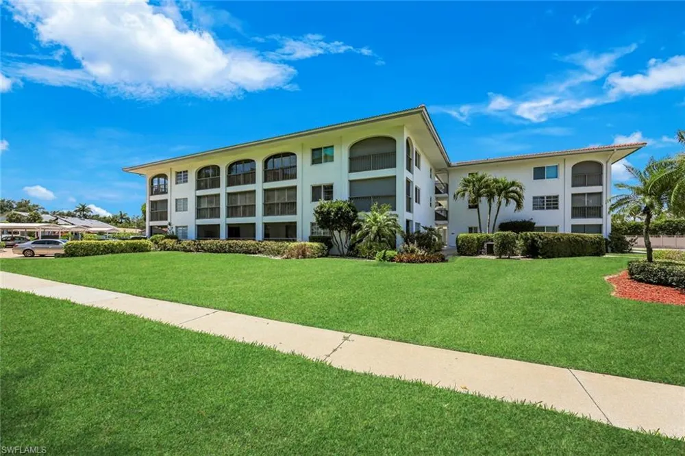 5 High Point Circle W #204 Naples, FL 34103