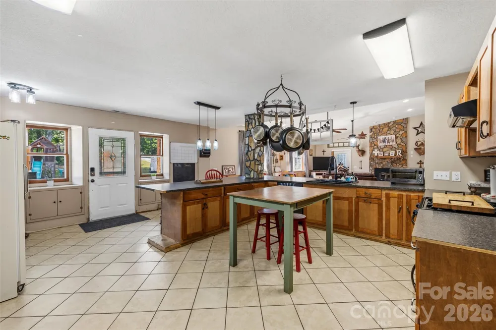 2269 Lee Roy Lane Lenoir, NC 28645