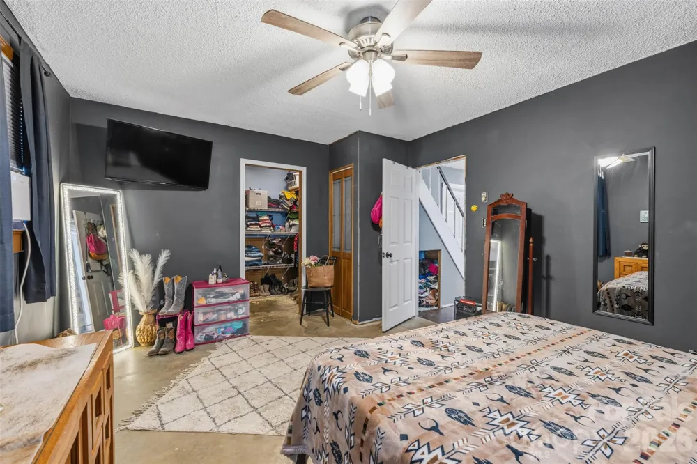 2269 Lee Roy Lane Lenoir, NC 28645