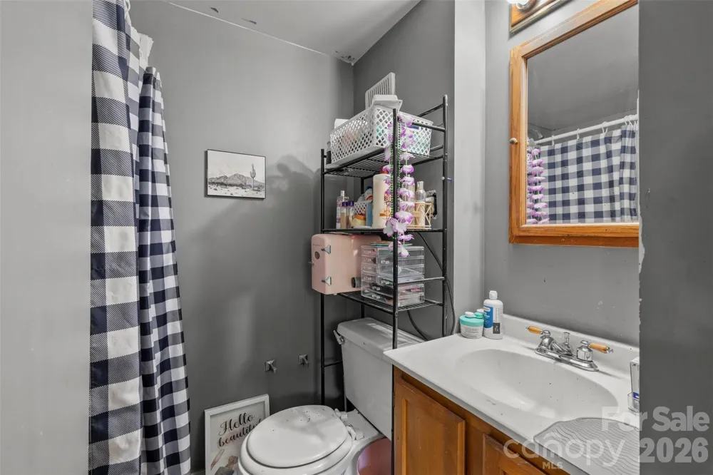 2269 Lee Roy Lane Lenoir, NC 28645