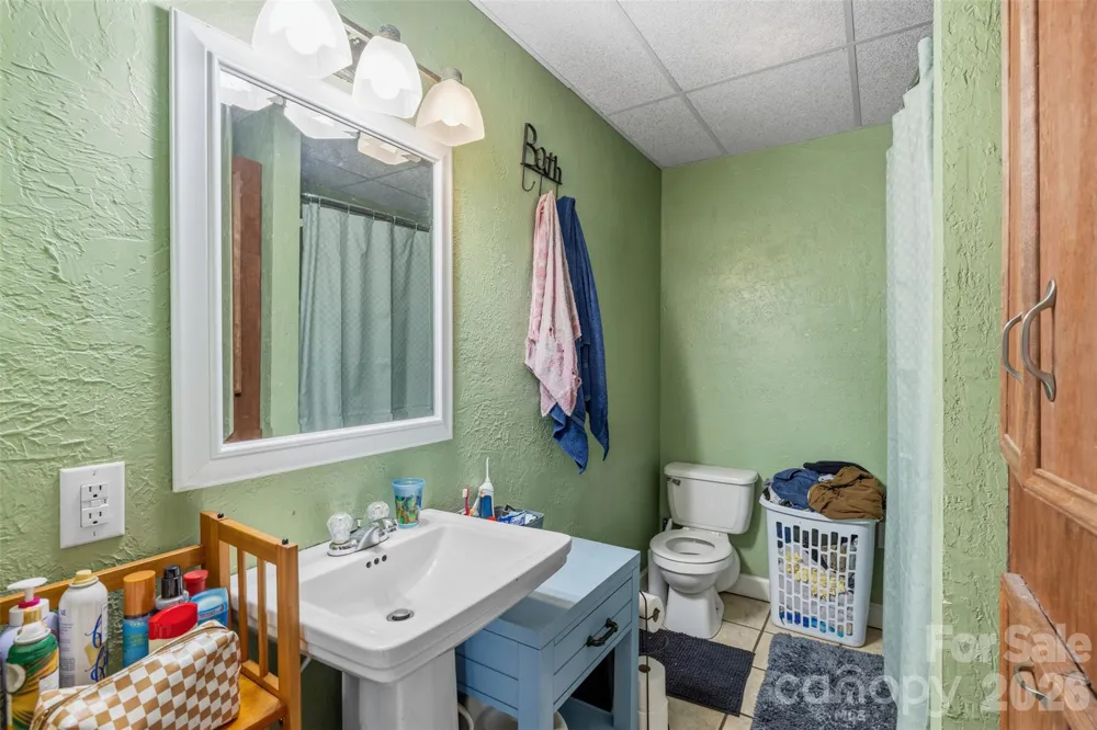 2269 Lee Roy Lane Lenoir, NC 28645