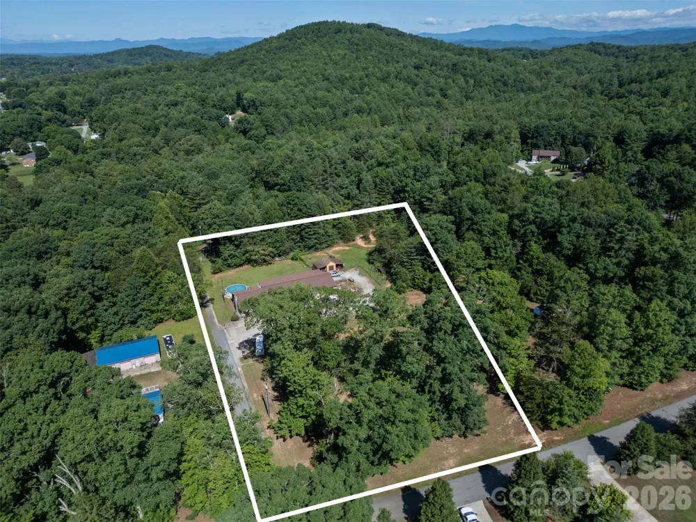 2269 Lee Roy Lane Lenoir, NC 28645