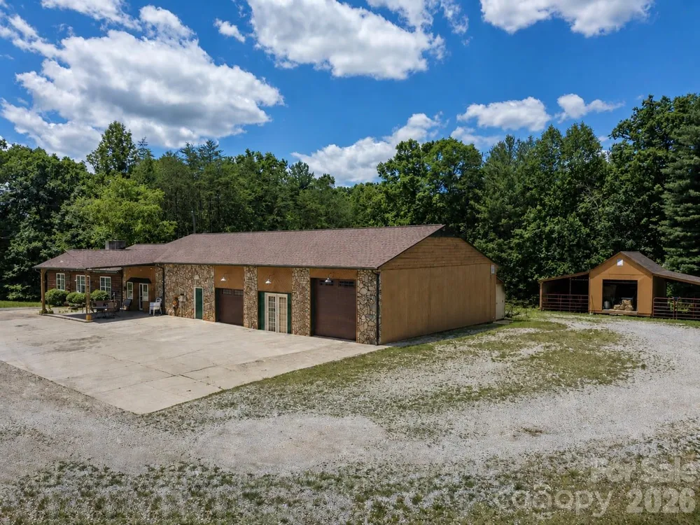 2269 Lee Roy Lane Lenoir, NC 28645