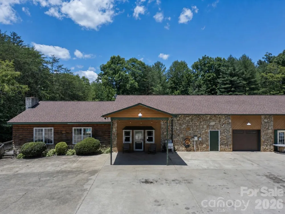 2269 Lee Roy Lane Lenoir, NC 28645