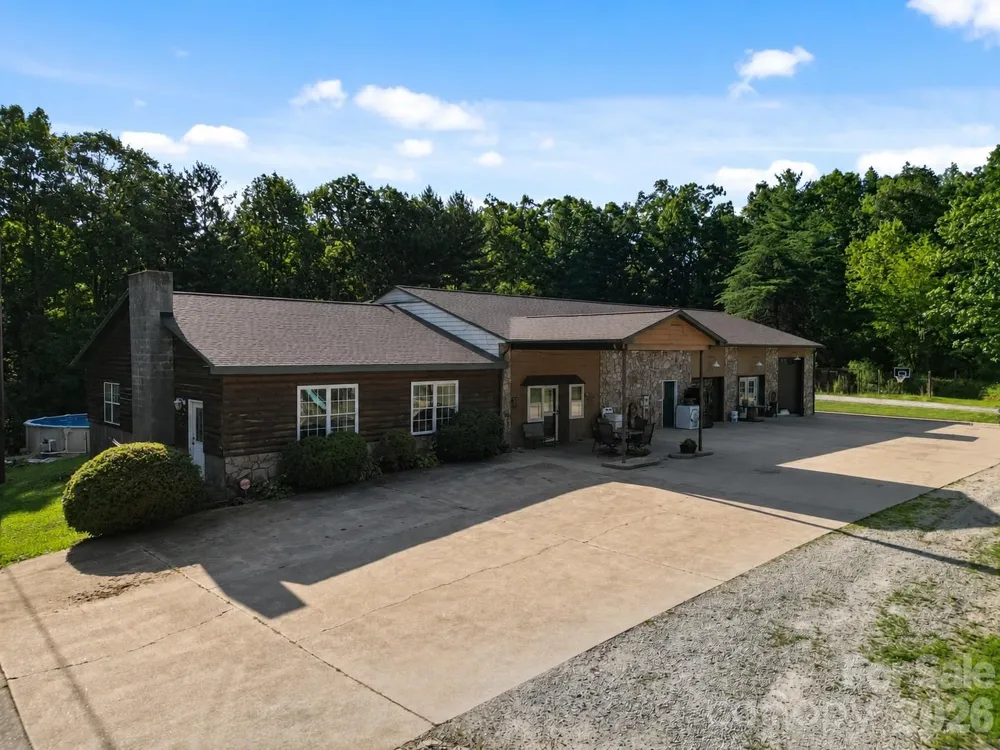 2269 Lee Roy Lane Lenoir, NC 28645