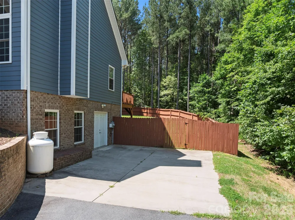 7015 Waterfront Place Granite Falls, NC 28630