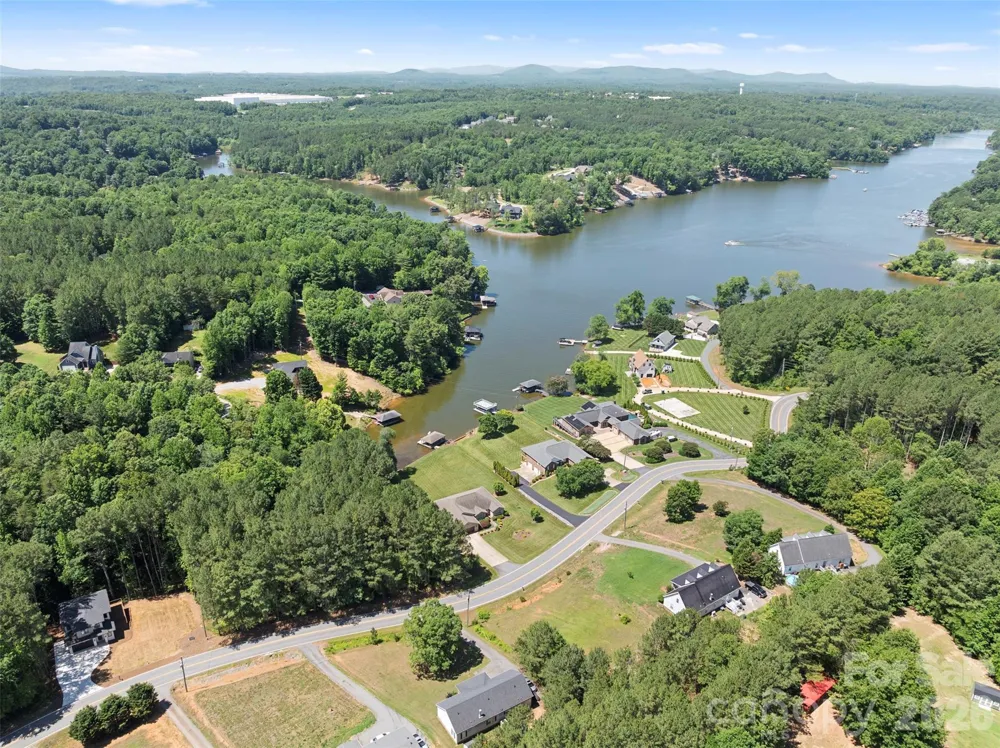 7015 Waterfront Place Granite Falls, NC 28630