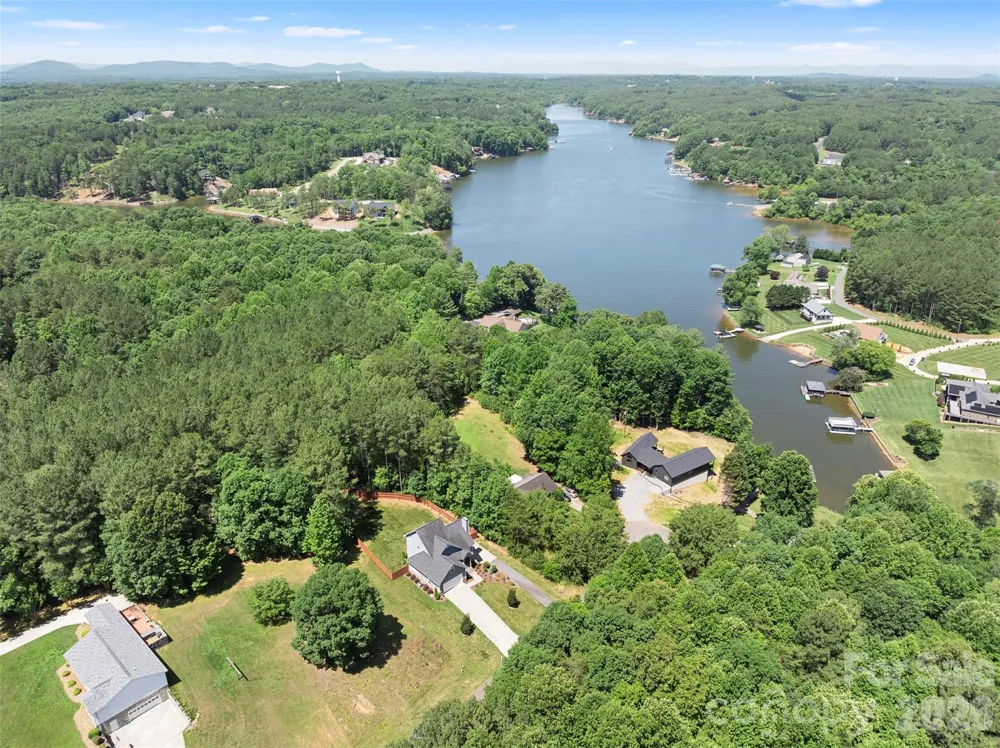 7015 Waterfront Place Granite Falls, NC 28630
