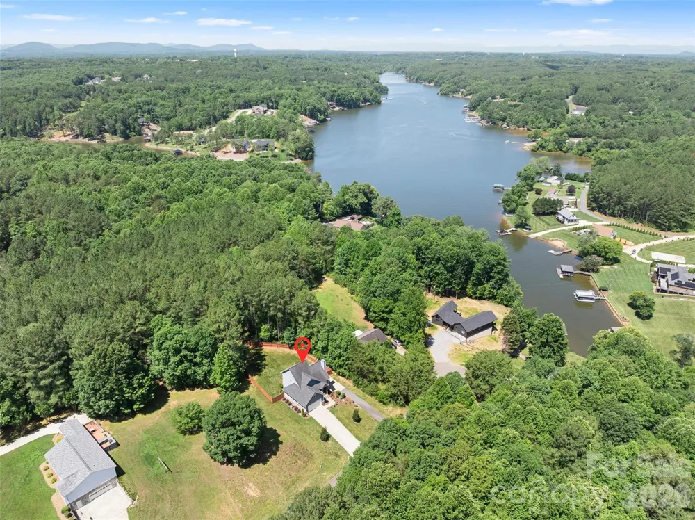 7015 Waterfront Place Granite Falls, NC 28630