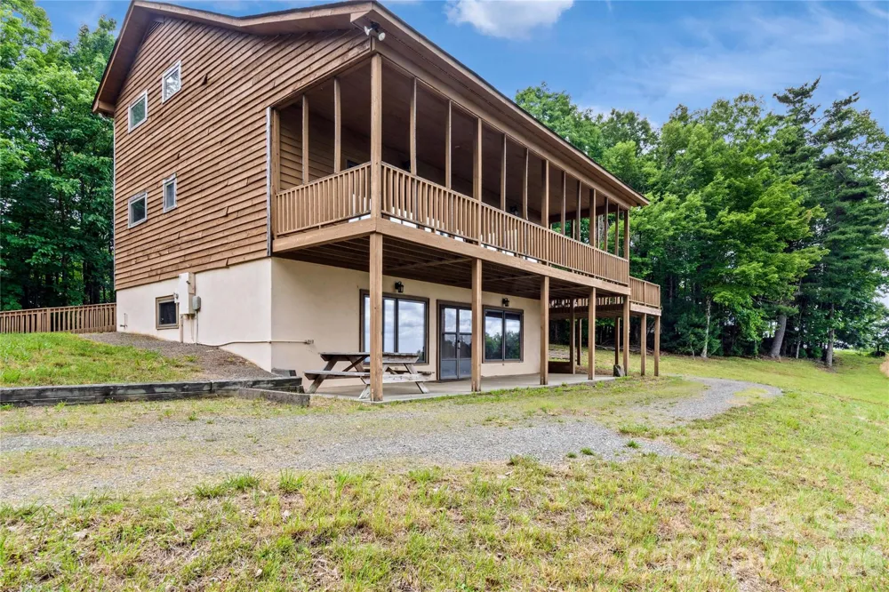 576 Lake Vista Drive Glade Valley, NC 28627