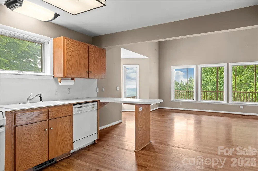 576 Lake Vista Drive Glade Valley, NC 28627
