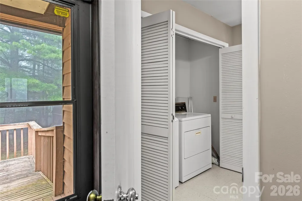 576 Lake Vista Drive Glade Valley, NC 28627
