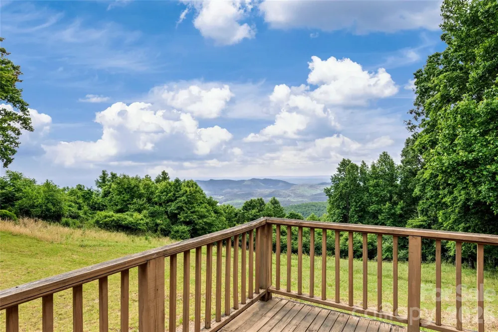 576 Lake Vista Drive Glade Valley, NC 28627