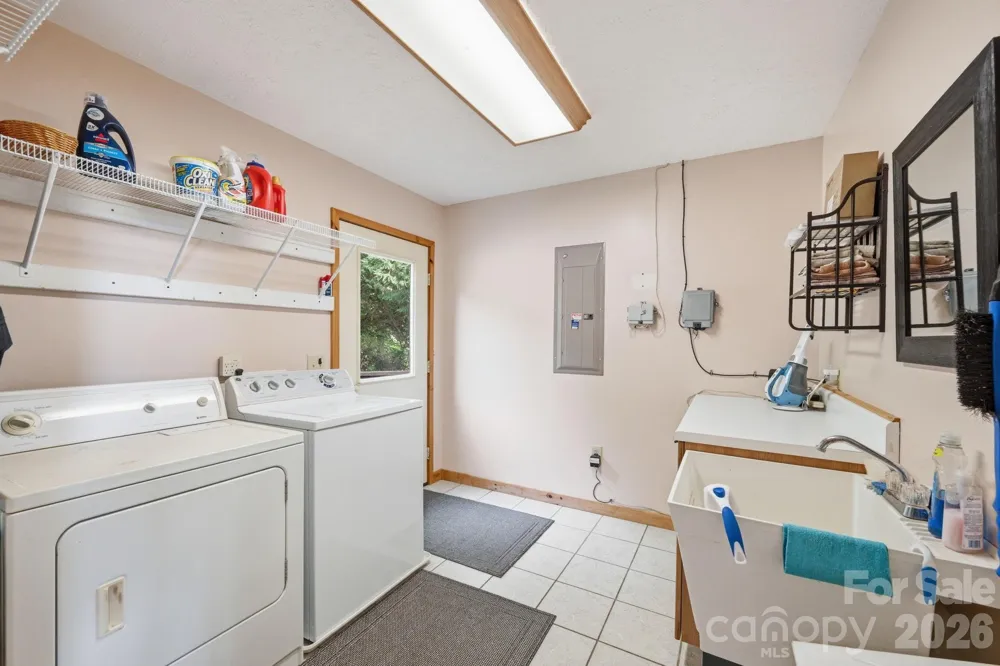 605 Valley View Drive Purlear, NC 28665