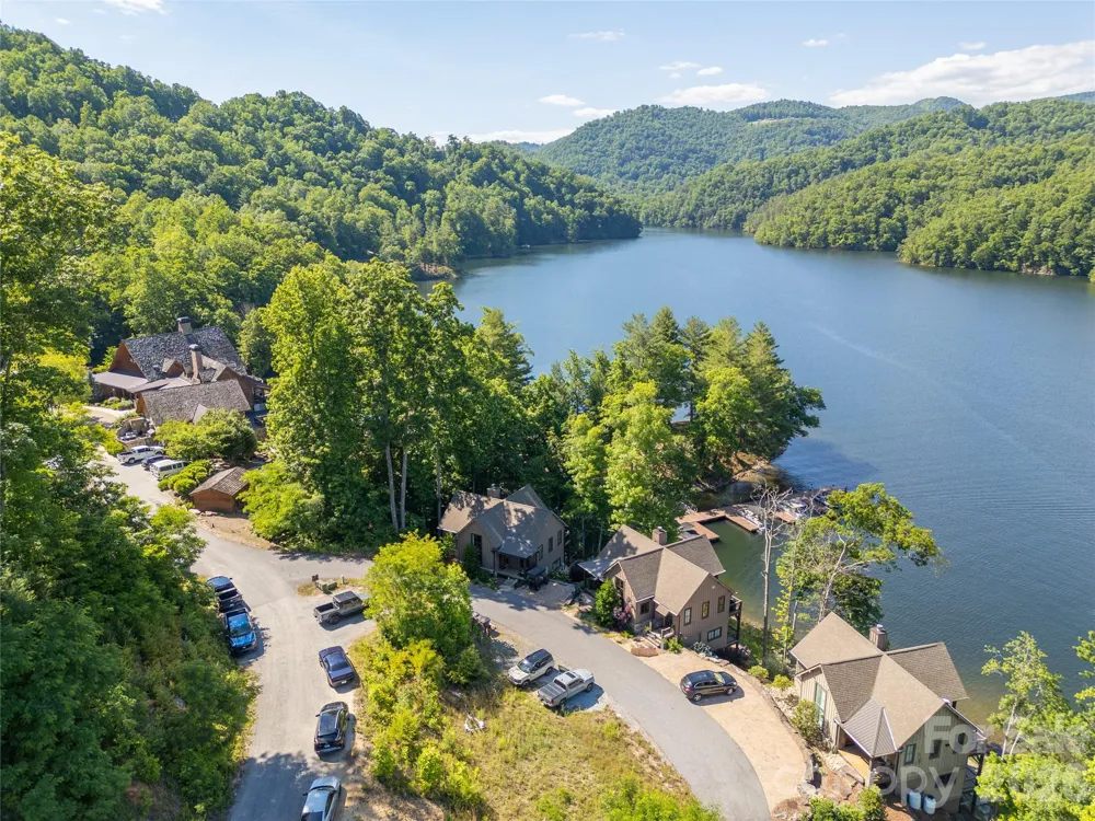 561 Harbor Ridge Drive Tuckasegee, NC 28783