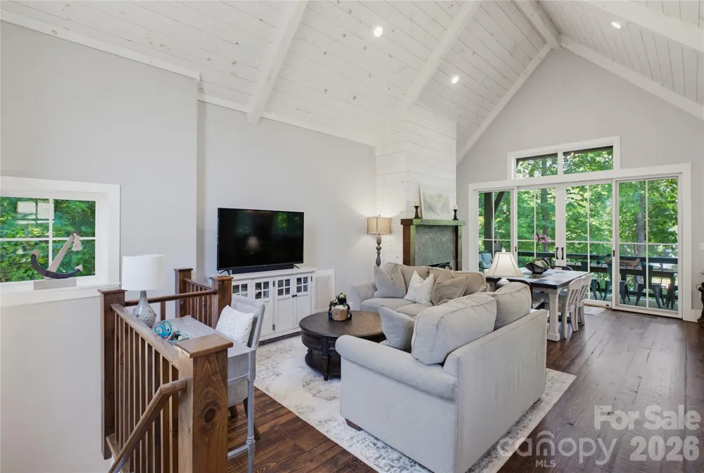 561 Harbor Ridge Drive Tuckasegee, NC 28783