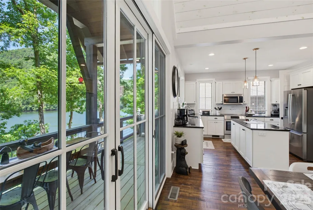 561 Harbor Ridge Drive Tuckasegee, NC 28783