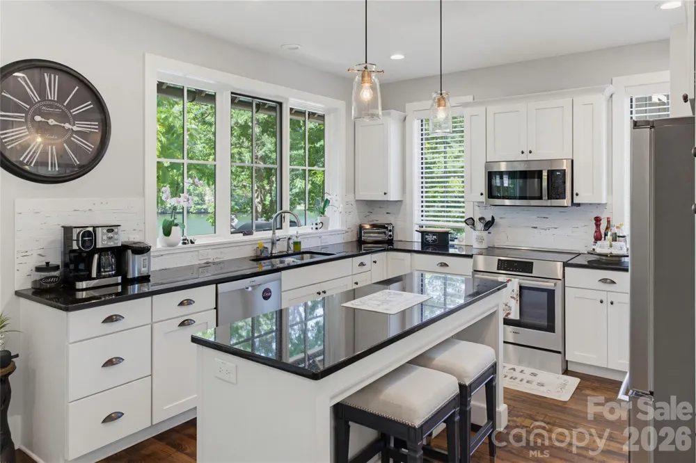 561 Harbor Ridge Drive Tuckasegee, NC 28783