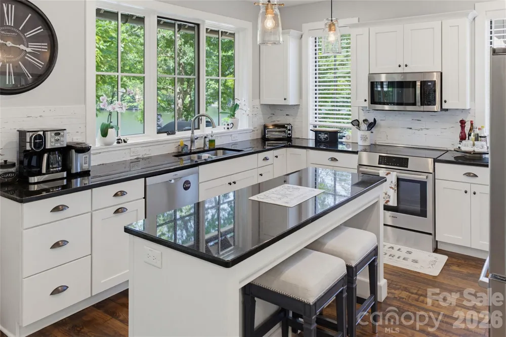 561 Harbor Ridge Drive Tuckasegee, NC 28783