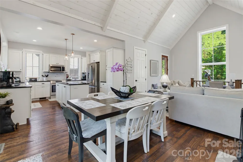 561 Harbor Ridge Drive Tuckasegee, NC 28783