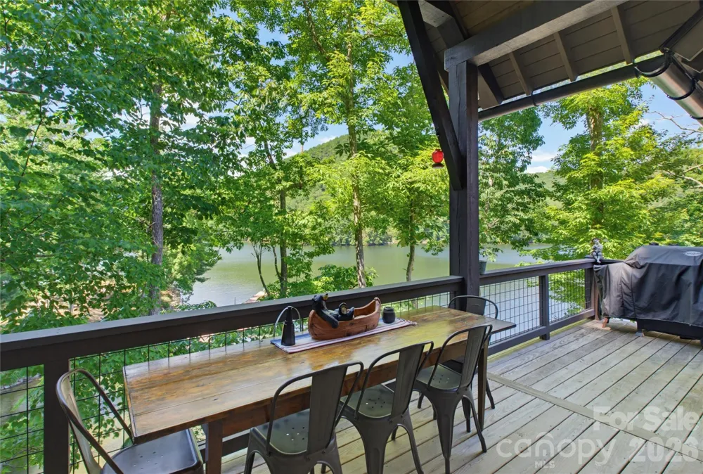 561 Harbor Ridge Drive Tuckasegee, NC 28783
