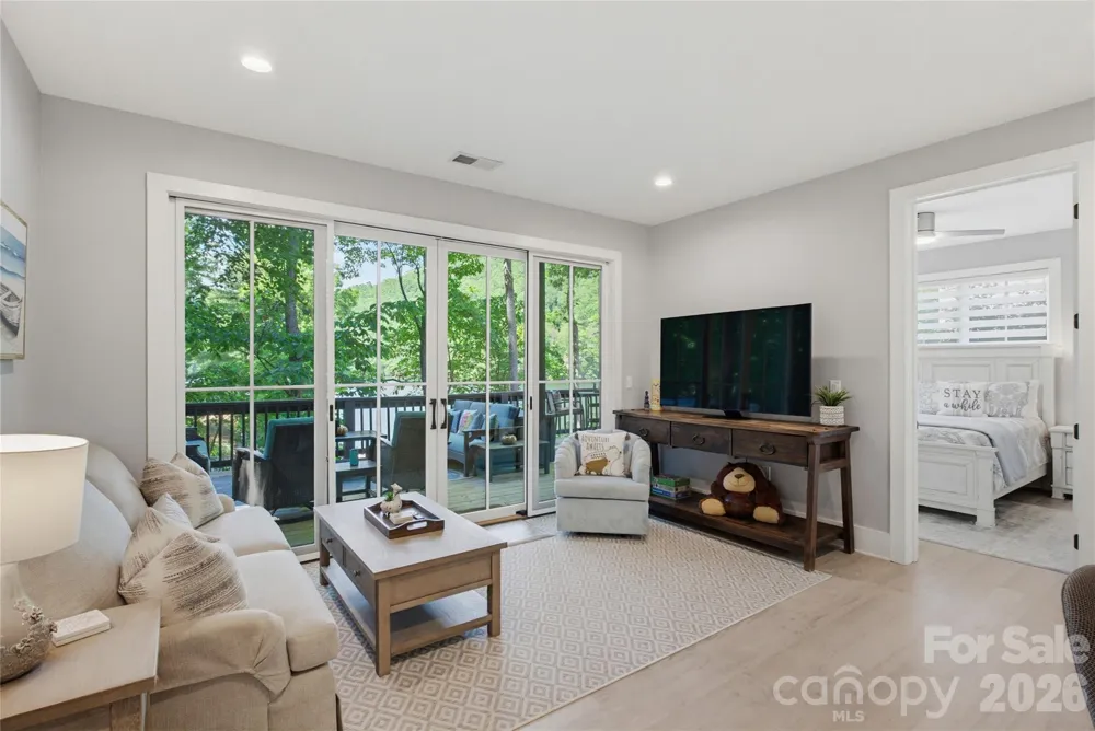 561 Harbor Ridge Drive Tuckasegee, NC 28783