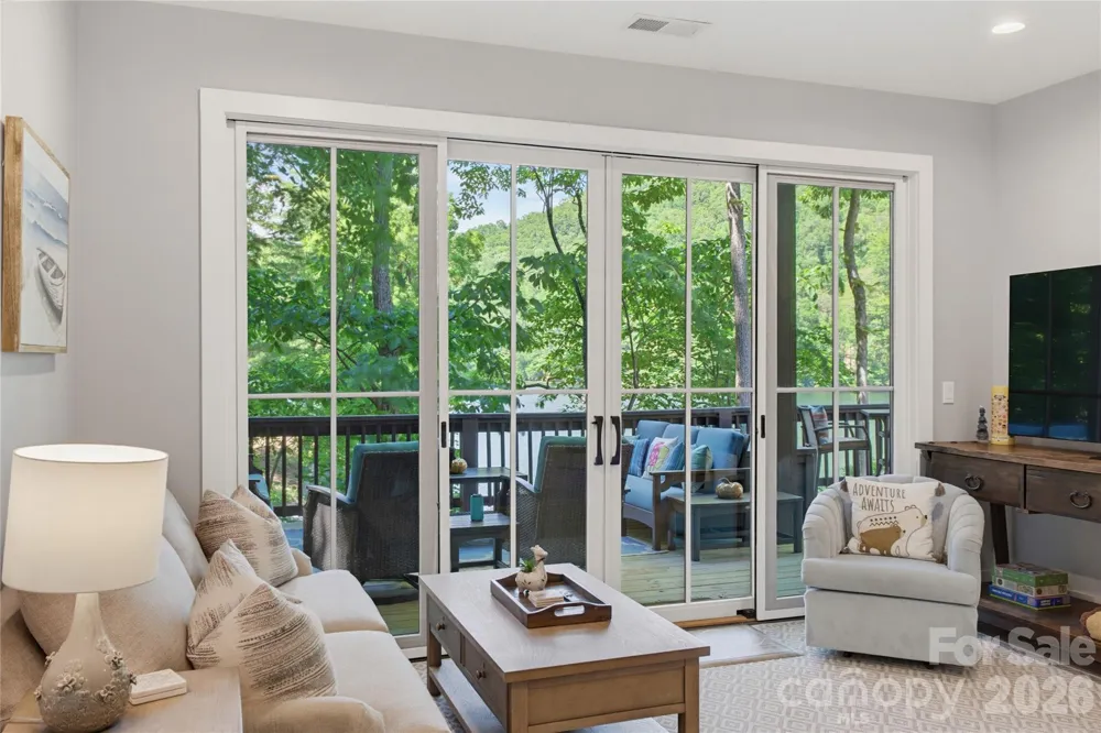 561 Harbor Ridge Drive Tuckasegee, NC 28783