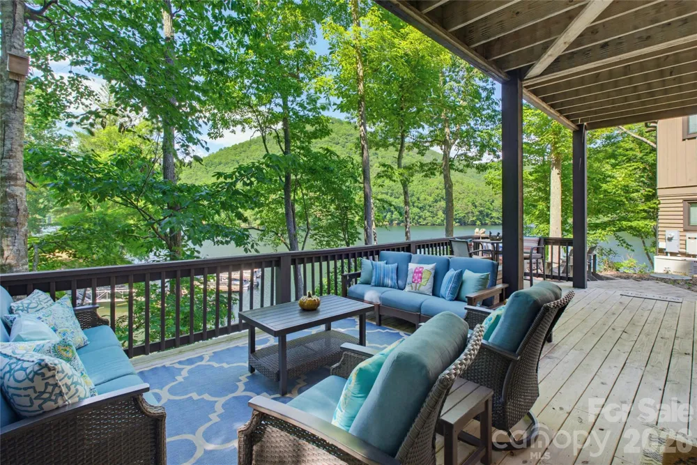 561 Harbor Ridge Drive Tuckasegee, NC 28783
