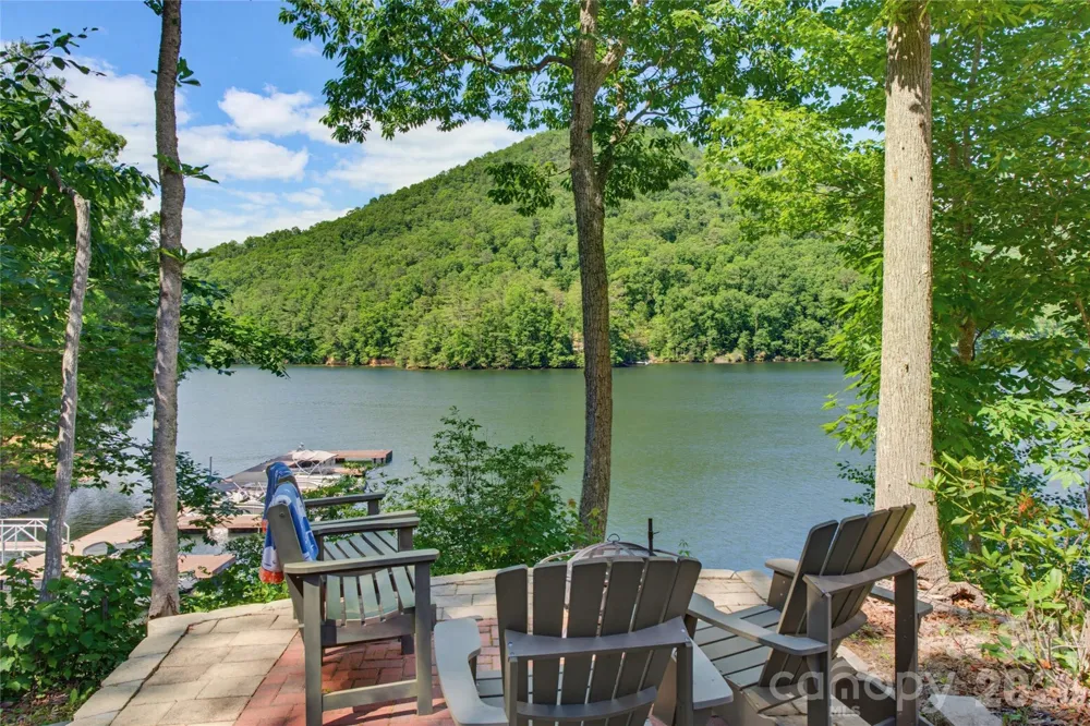 561 Harbor Ridge Drive Tuckasegee, NC 28783