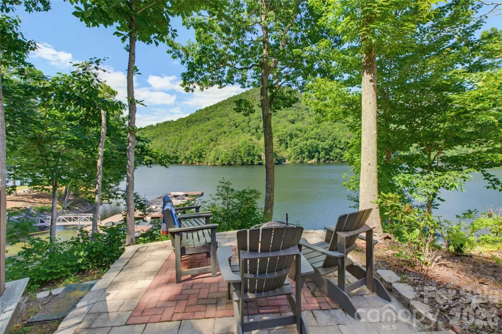 561 Harbor Ridge Drive Tuckasegee, NC 28783