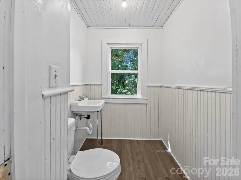80 Ridge Street Marion, NC 28752