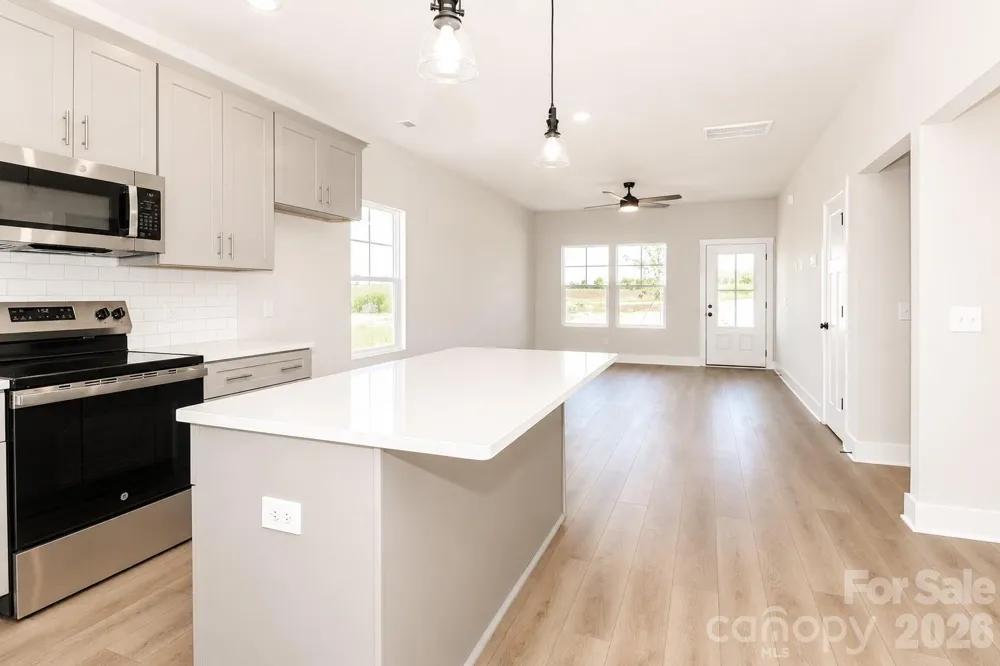102 SIXTH AVENUE SE Hildebran, NC 28602