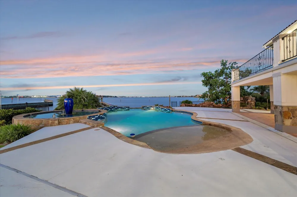 2240 Marina Way Kemah, TX 77565