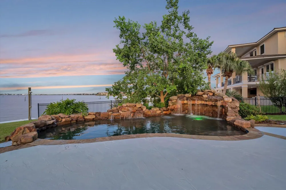 2240 Marina Way Kemah, TX 77565
