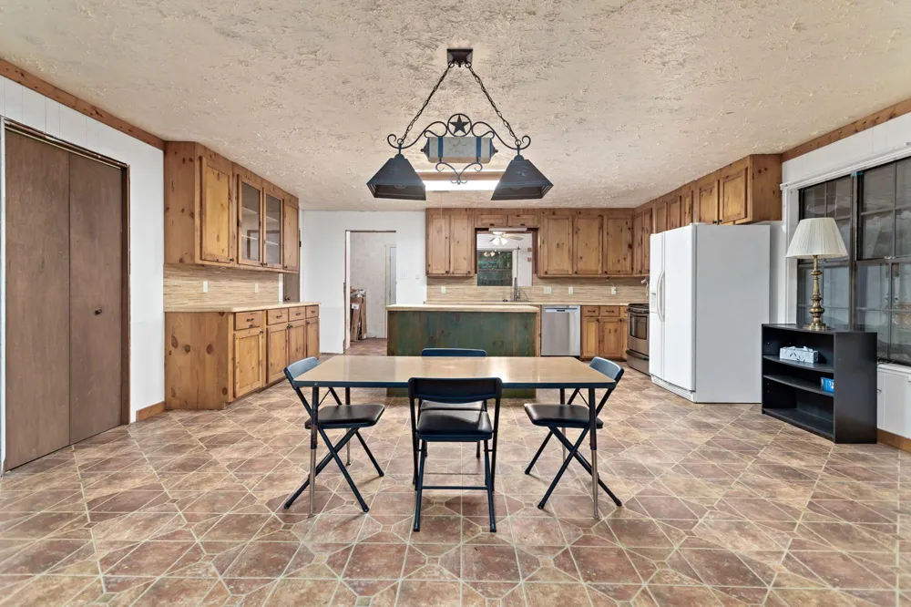 2830 Fm 1943 Rd W Warren, TX 77664