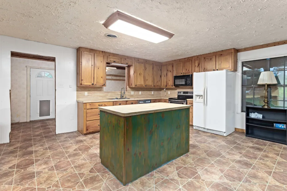 2830 Fm 1943 Rd W Warren, TX 77664