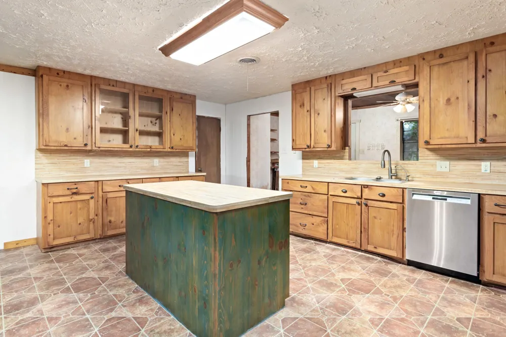2830 Fm 1943 Rd W Warren, TX 77664